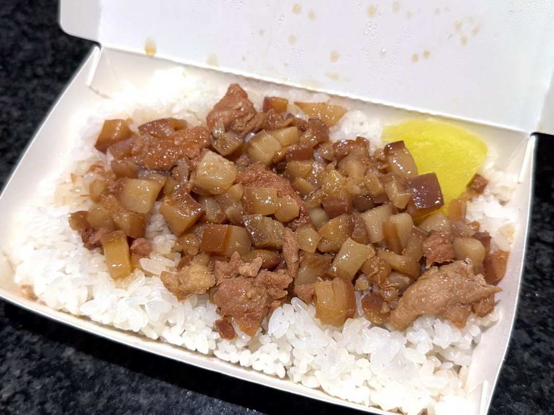饡味軒嘉義火雞肉飯|台中超人氣平價便當店,道地嘉義口味火雞肉飯、滷肉飯必吃! @猴屁的異想世界 饡味軒嘉義火雞肉飯|台中超人氣平價便當店,道地嘉義口味火雞肉飯、滷肉飯必吃! @猴屁的異想世界