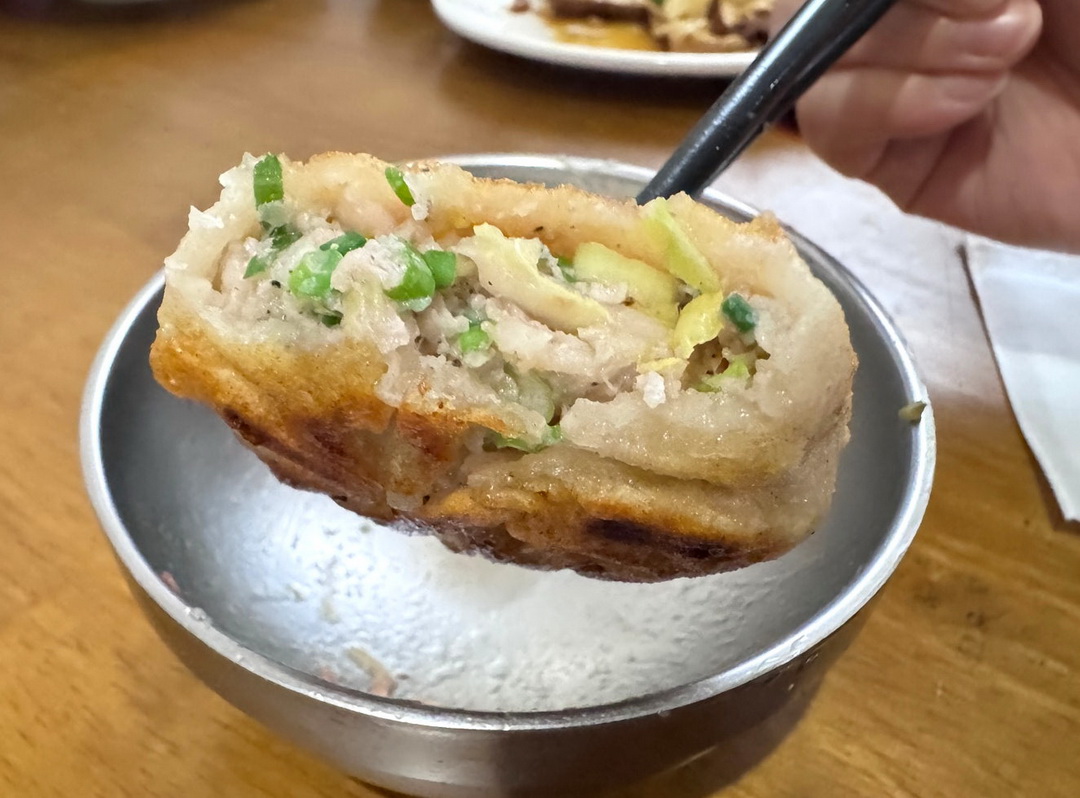 士官長野地餐廳|台中無菜單吃到飽只要400元!土官長酸菜白肉鍋、手工蔥油餅、湖南臘味超澎湃 @猴屁的異想世界 士官長野地餐廳|台中無菜單吃到飽只要400元!土官長酸菜白肉鍋、手工蔥油餅、湖南臘味超澎湃 @猴屁的異想世界