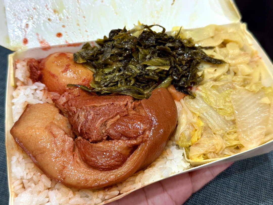 東興市魯肉義｜台中最好吃的滷肉飯，鄉民激推爌肉飯必點，酸菜