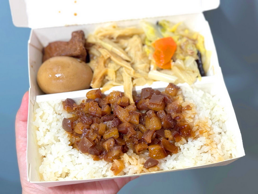林記飯館西屯青海店｜台中滷肉飯推薦！都是肥肉油油亮亮，還有多款便當選擇！