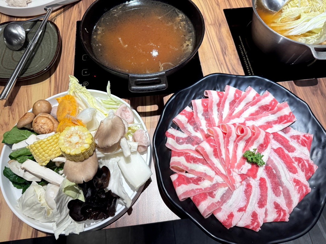 十二段鍋物堂逢甲店|台中深夜火鍋推薦,自助吧吃到飽,當月壽星送大盤肉開到凌晨4點 @猴屁的異想世界 十二段鍋物堂逢甲店|台中深夜火鍋推薦,自助吧吃到飽,當月壽星送大盤肉開到凌晨4點 @猴屁的異想世界