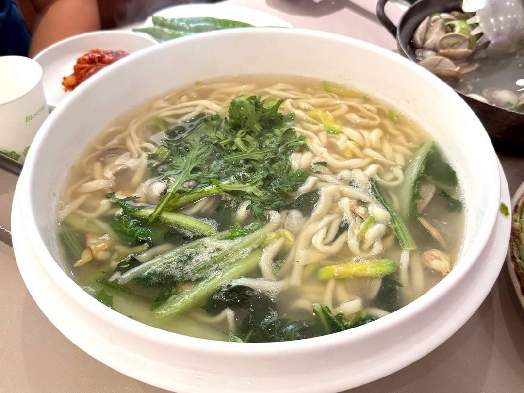 朝朝Jojo刀削麵|首爾聖水洞美食推薦,爆多蛤蜊刀削麵湯頭超鮮,海鮮煎餅必點! @猴屁的異想世界 朝朝Jojo刀削麵|首爾聖水洞美食推薦,爆多蛤蜊刀削麵湯頭超鮮,海鮮煎餅必點! @猴屁的異想世界