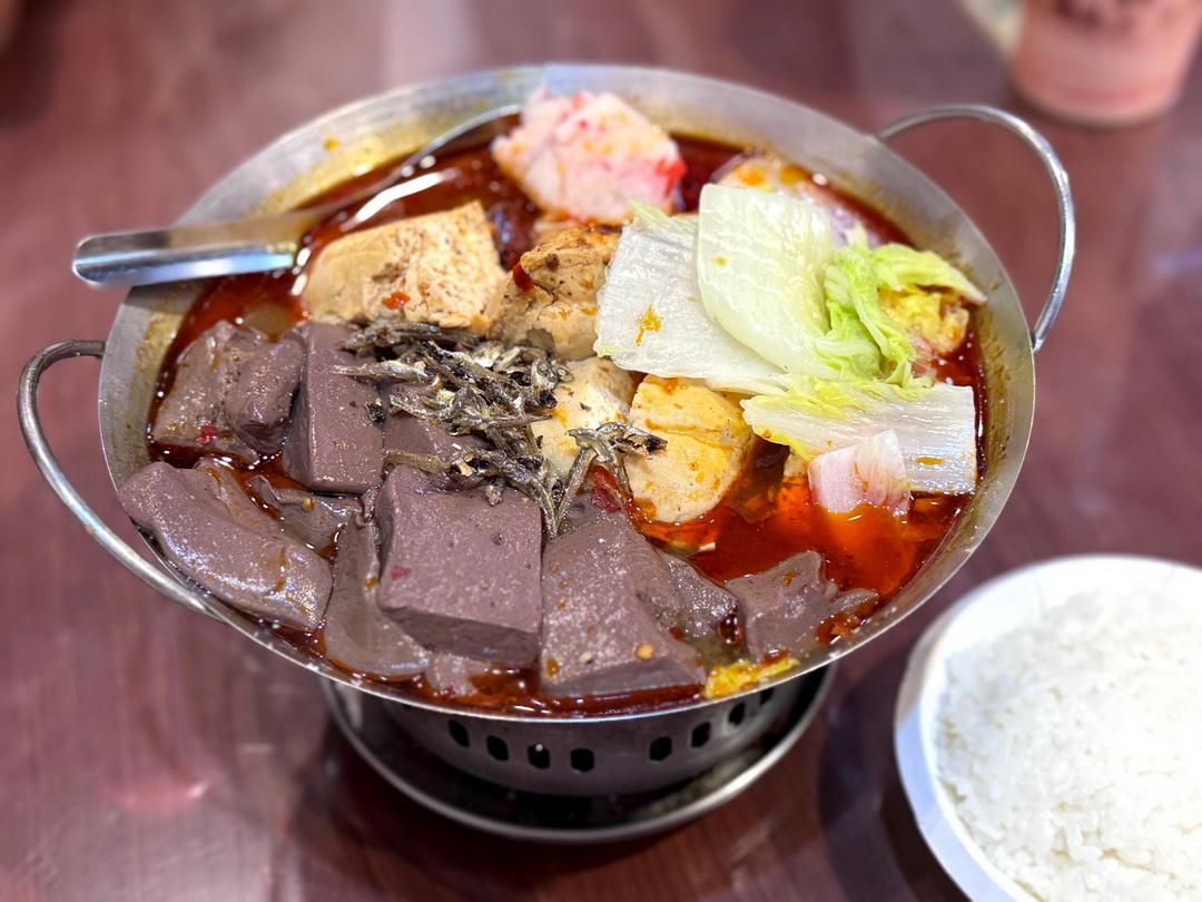 【古早厝深坑麻辣臭豆腐】深坑老街三冠王推薦,麻辣臭豆腐湯濃豆腐臭、炸臭豆腐外酥內嫩 @猴屁的異想世界 【古早厝深坑麻辣臭豆腐】深坑老街三冠王推薦,麻辣臭豆腐湯濃豆腐臭、炸臭豆腐外酥內嫩 @猴屁的異想世界