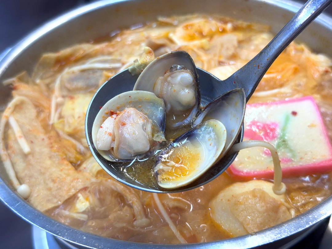 三媽臭臭鍋逢甲店|台中最好吃的三媽分店,平價個人鍋附飲料冰淇淋吃到飽!大腸臭臭鍋必點 @猴屁的異想世界 三媽臭臭鍋逢甲店|台中最好吃的三媽分店,平價個人鍋附飲料冰淇淋吃到飽!大腸臭臭鍋必點 @猴屁的異想世界