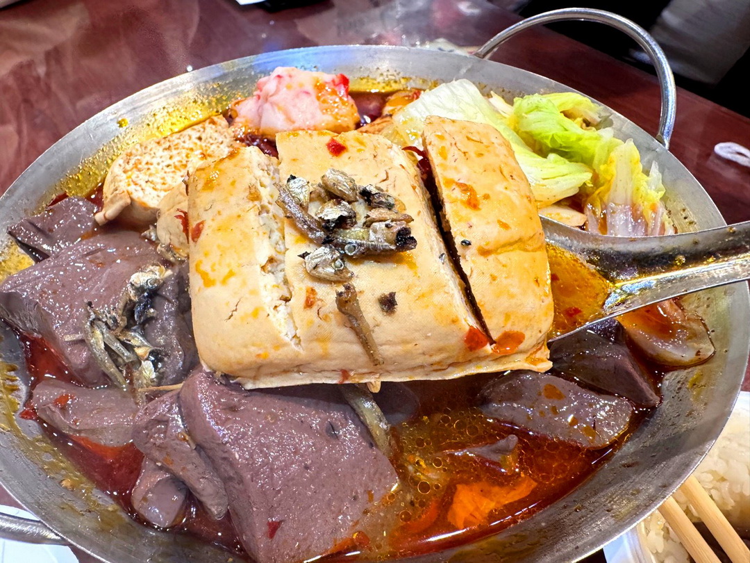 【古早厝深坑麻辣臭豆腐】深坑老街三冠王推薦,麻辣臭豆腐湯濃豆腐臭、炸臭豆腐外酥內嫩 @猴屁的異想世界 【古早厝深坑麻辣臭豆腐】深坑老街三冠王推薦,麻辣臭豆腐湯濃豆腐臭、炸臭豆腐外酥內嫩 @猴屁的異想世界