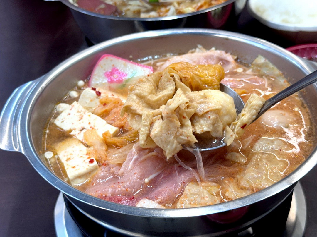 三媽臭臭鍋逢甲店|台中最好吃的三媽分店,平價個人鍋附飲料冰淇淋吃到飽!大腸臭臭鍋必點 @猴屁的異想世界 三媽臭臭鍋逢甲店|台中最好吃的三媽分店,平價個人鍋附飲料冰淇淋吃到飽!大腸臭臭鍋必點 @猴屁的異想世界