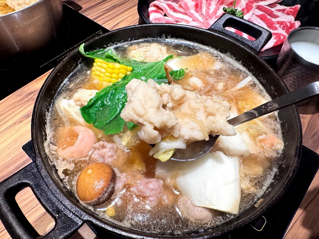 十二段鍋物堂逢甲店|台中深夜火鍋推薦,自助吧吃到飽,當月壽星送大盤肉開到凌晨4點 @猴屁的異想世界 十二段鍋物堂逢甲店|台中深夜火鍋推薦,自助吧吃到飽,當月壽星送大盤肉開到凌晨4點 @猴屁的異想世界