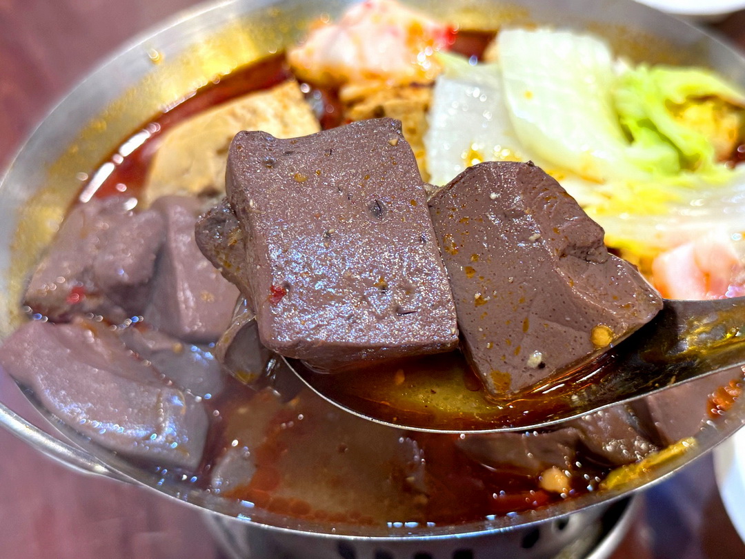 【古早厝深坑麻辣臭豆腐】深坑老街三冠王推薦,麻辣臭豆腐湯濃豆腐臭、炸臭豆腐外酥內嫩 @猴屁的異想世界 【古早厝深坑麻辣臭豆腐】深坑老街三冠王推薦,麻辣臭豆腐湯濃豆腐臭、炸臭豆腐外酥內嫩 @猴屁的異想世界