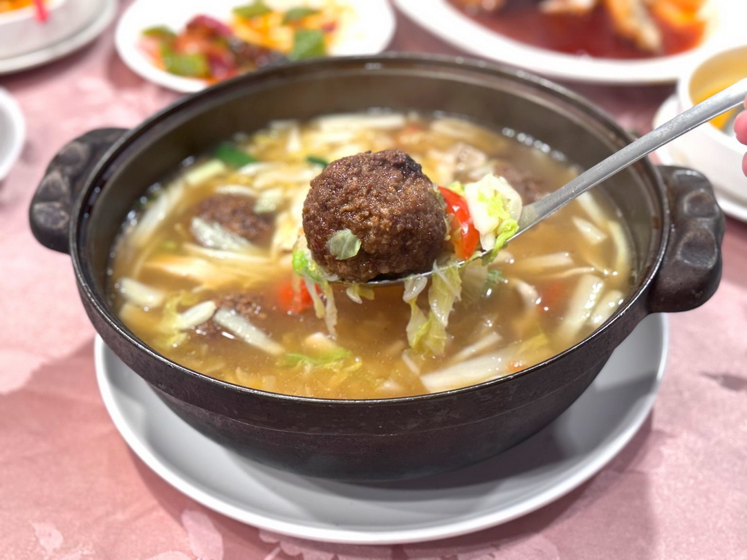 【小魏川菜餐館】台北道地川菜老字號推薦！家庭聚餐、公司聚會包廂餐廳首選，台北車站美食 @猴屁的異想世界