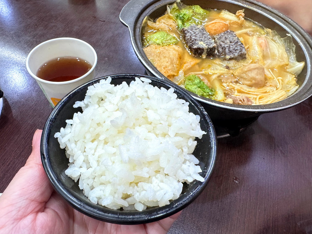 【八鮮鍋海臭臭鍋台中店】西屯平價火鍋推薦!白飯飲料冰淇淋吃到飽,麻辣牛奶鍋超香濃必點! @猴屁的異想世界 【八鮮鍋海臭臭鍋台中店】西屯平價火鍋推薦!白飯飲料冰淇淋吃到飽,麻辣牛奶鍋超香濃必點! @猴屁的異想世界