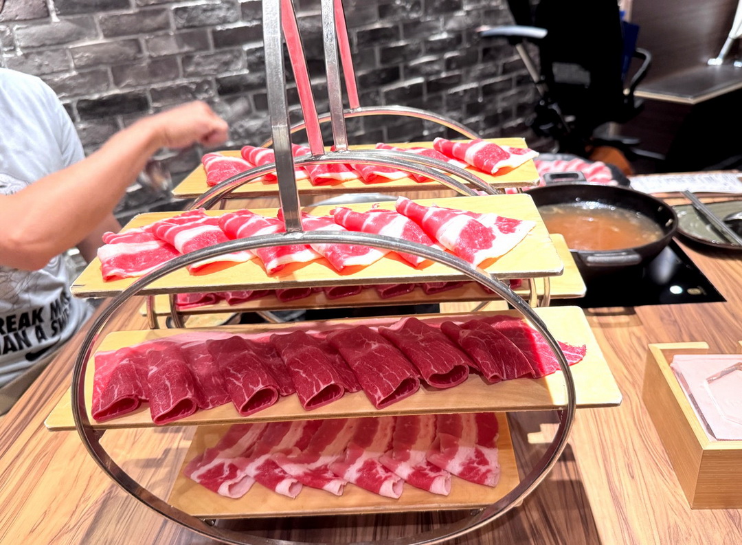 十二段鍋物堂逢甲店|台中深夜火鍋推薦,自助吧吃到飽,當月壽星送大盤肉開到凌晨4點 @猴屁的異想世界 十二段鍋物堂逢甲店|台中深夜火鍋推薦,自助吧吃到飽,當月壽星送大盤肉開到凌晨4點 @猴屁的異想世界