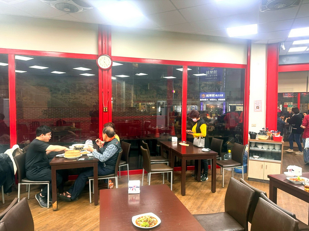 【京采小館】台中青海路平價熱炒推薦，手工湯包超多汁，炒飯炒麵份量大又好吃 @猴屁的異想世界