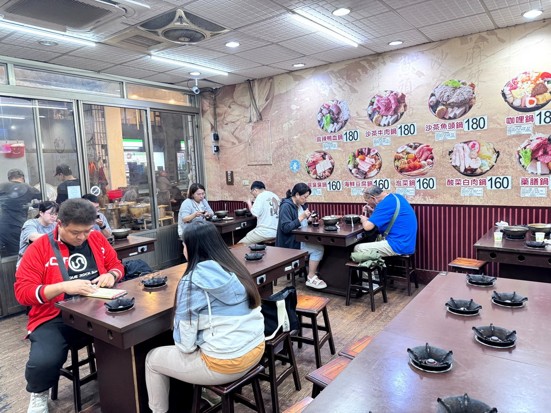 【八鮮鍋海臭臭鍋台中店】西屯平價火鍋推薦!白飯飲料冰淇淋吃到飽,麻辣牛奶鍋超香濃必點! @猴屁的異想世界 【八鮮鍋海臭臭鍋台中店】西屯平價火鍋推薦!白飯飲料冰淇淋吃到飽,麻辣牛奶鍋超香濃必點! @猴屁的異想世界