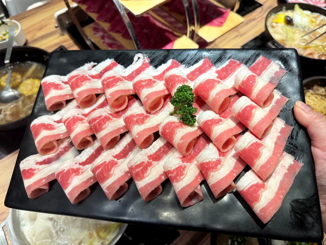 十二段鍋物堂逢甲店|台中深夜火鍋推薦,自助吧吃到飽,當月壽星送大盤肉開到凌晨4點 @猴屁的異想世界 十二段鍋物堂逢甲店|台中深夜火鍋推薦,自助吧吃到飽,當月壽星送大盤肉開到凌晨4點 @猴屁的異想世界