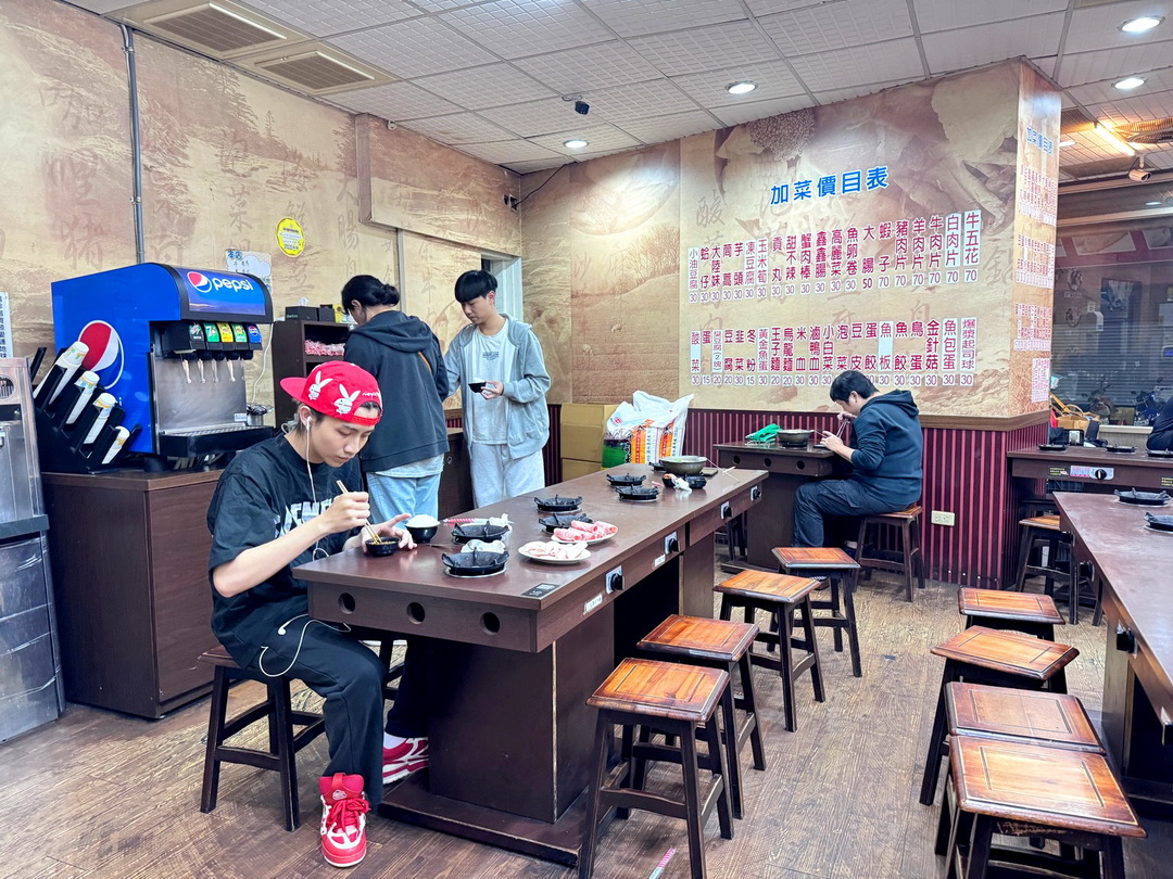 【八鮮鍋海臭臭鍋台中店】西屯平價火鍋推薦!白飯飲料冰淇淋吃到飽,麻辣牛奶鍋超香濃必點! @猴屁的異想世界 【八鮮鍋海臭臭鍋台中店】西屯平價火鍋推薦!白飯飲料冰淇淋吃到飽,麻辣牛奶鍋超香濃必點! @猴屁的異想世界