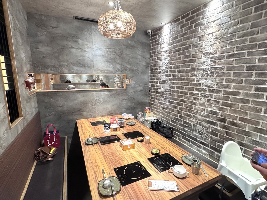 十二段鍋物堂逢甲店|台中深夜火鍋推薦,自助吧吃到飽,當月壽星送大盤肉開到凌晨4點 @猴屁的異想世界 十二段鍋物堂逢甲店|台中深夜火鍋推薦,自助吧吃到飽,當月壽星送大盤肉開到凌晨4點 @猴屁的異想世界