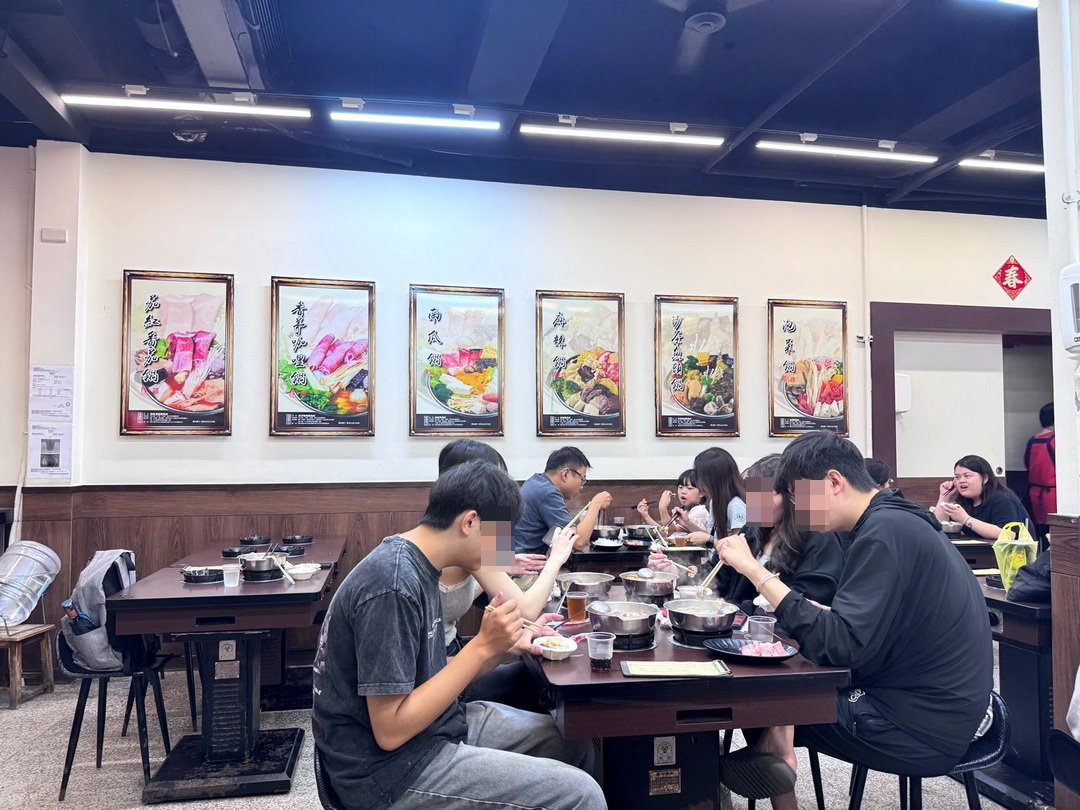 三媽臭臭鍋逢甲店|台中最好吃的三媽分店,平價個人鍋附飲料冰淇淋吃到飽!大腸臭臭鍋必點 @猴屁的異想世界 三媽臭臭鍋逢甲店|台中最好吃的三媽分店,平價個人鍋附飲料冰淇淋吃到飽!大腸臭臭鍋必點 @猴屁的異想世界