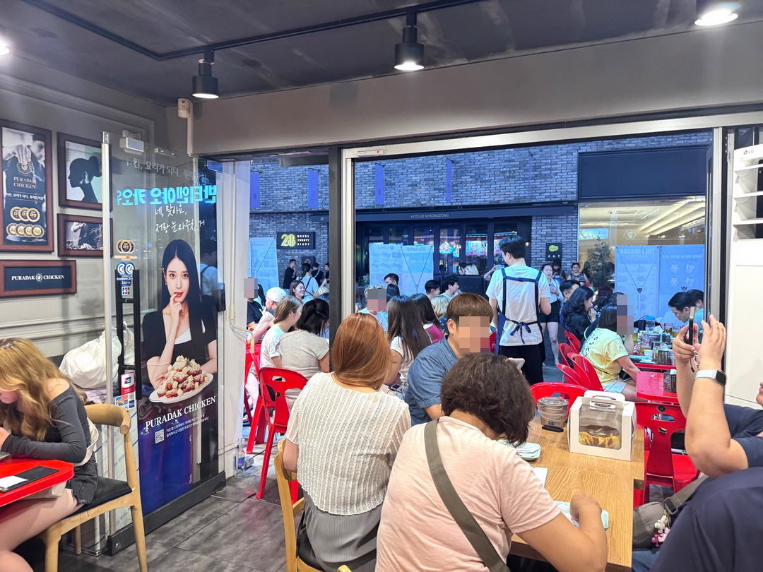PURADAK CHICKEN明洞店｜IU代言韓國炸雞名店！三種口味一次滿足，明洞必吃宵夜推薦！ @猴屁的異想世界