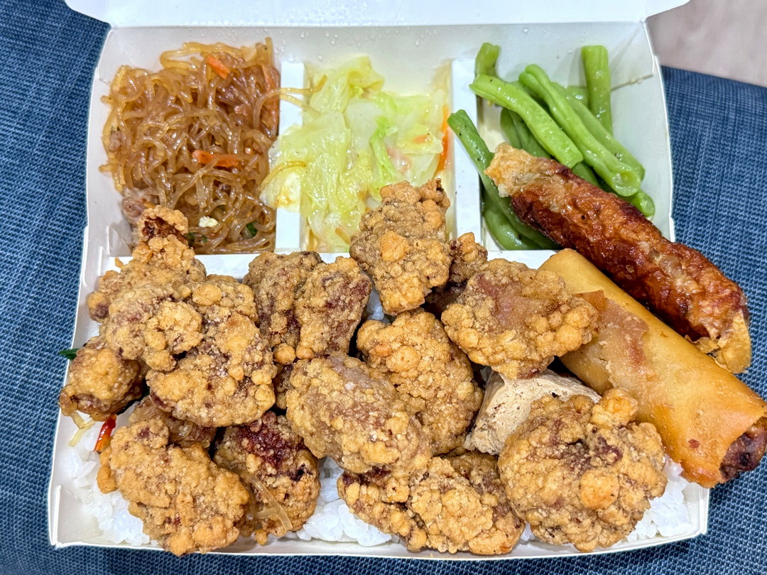 【巧嶼草袋飯】台中超人氣便當,無骨鹹酥雞飯滿到看不到飯只要90元,超高CP值! @猴屁的異想世界 【巧嶼草袋飯】台中超人氣便當,無骨鹹酥雞飯滿到看不到飯只要90元,超高CP值! @猴屁的異想世界