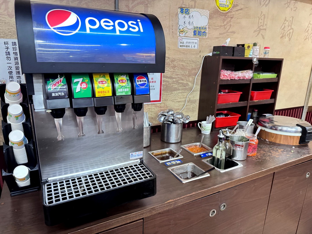 【八鮮鍋海臭臭鍋台中店】西屯平價火鍋推薦!白飯飲料冰淇淋吃到飽,麻辣牛奶鍋超香濃必點! @猴屁的異想世界 【八鮮鍋海臭臭鍋台中店】西屯平價火鍋推薦!白飯飲料冰淇淋吃到飽,麻辣牛奶鍋超香濃必點! @猴屁的異想世界