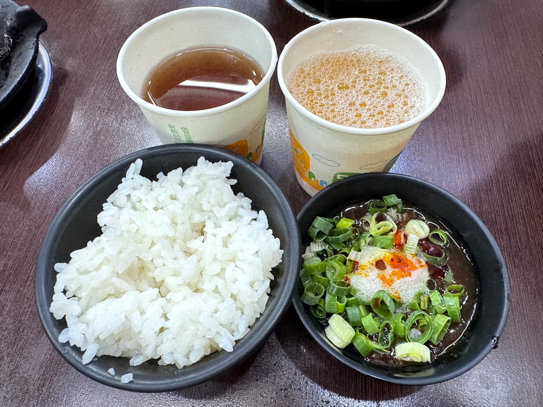 【八鮮鍋海臭臭鍋台中店】西屯平價火鍋推薦!白飯飲料冰淇淋吃到飽,麻辣牛奶鍋超香濃必點! @猴屁的異想世界 【八鮮鍋海臭臭鍋台中店】西屯平價火鍋推薦!白飯飲料冰淇淋吃到飽,麻辣牛奶鍋超香濃必點! @猴屁的異想世界