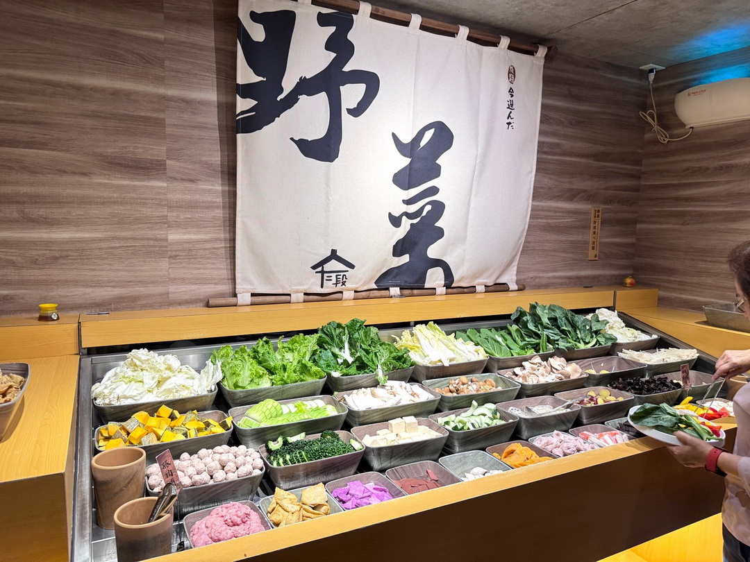 十二段鍋物堂逢甲店|台中深夜火鍋推薦,自助吧吃到飽,當月壽星送大盤肉開到凌晨4點 @猴屁的異想世界 十二段鍋物堂逢甲店|台中深夜火鍋推薦,自助吧吃到飽,當月壽星送大盤肉開到凌晨4點 @猴屁的異想世界