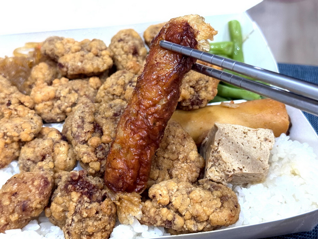 【巧嶼草袋飯】台中超人氣便當,無骨鹹酥雞飯滿到看不到飯只要90元,超高CP值! @猴屁的異想世界 【巧嶼草袋飯】台中超人氣便當,無骨鹹酥雞飯滿到看不到飯只要90元,超高CP值! @猴屁的異想世界
