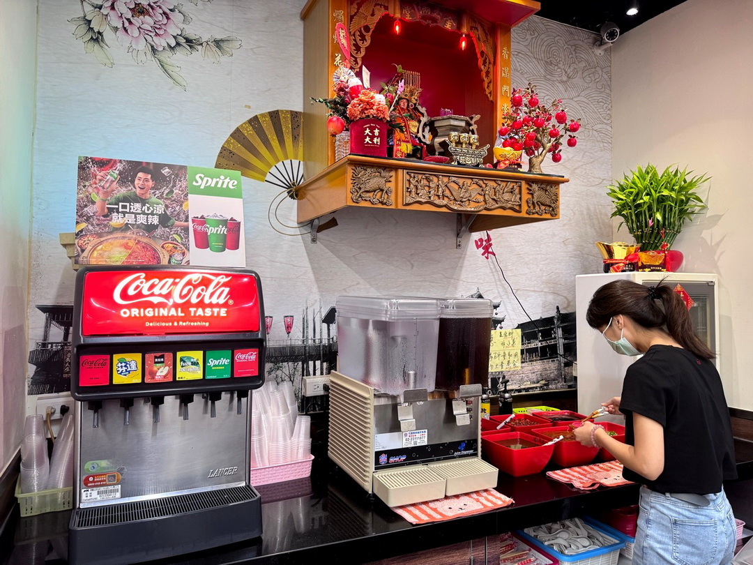 三媽臭臭鍋逢甲店|台中最好吃的三媽分店,平價個人鍋附飲料冰淇淋吃到飽!大腸臭臭鍋必點 @猴屁的異想世界 三媽臭臭鍋逢甲店|台中最好吃的三媽分店,平價個人鍋附飲料冰淇淋吃到飽!大腸臭臭鍋必點 @猴屁的異想世界