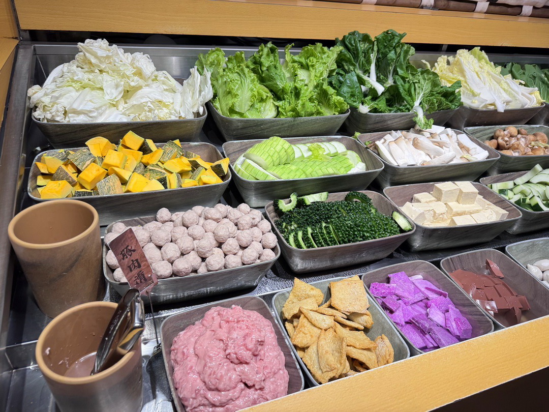 十二段鍋物堂逢甲店|台中深夜火鍋推薦,自助吧吃到飽,當月壽星送大盤肉開到凌晨4點 @猴屁的異想世界 十二段鍋物堂逢甲店|台中深夜火鍋推薦,自助吧吃到飽,當月壽星送大盤肉開到凌晨4點 @猴屁的異想世界