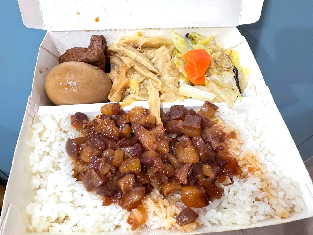 林記飯館西屯青海店|台中滷肉飯推薦!都是肥肉油油亮亮,還有多款便當選擇! @猴屁的異想世界 林記飯館西屯青海店|台中滷肉飯推薦!都是肥肉油油亮亮,還有多款便當選擇! @猴屁的異想世界