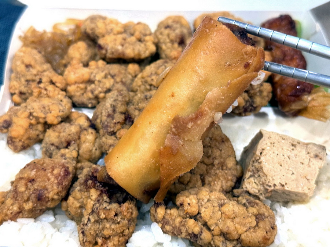 【巧嶼草袋飯】台中超人氣便當,無骨鹹酥雞飯滿到看不到飯只要90元,超高CP值! @猴屁的異想世界 【巧嶼草袋飯】台中超人氣便當,無骨鹹酥雞飯滿到看不到飯只要90元,超高CP值! @猴屁的異想世界