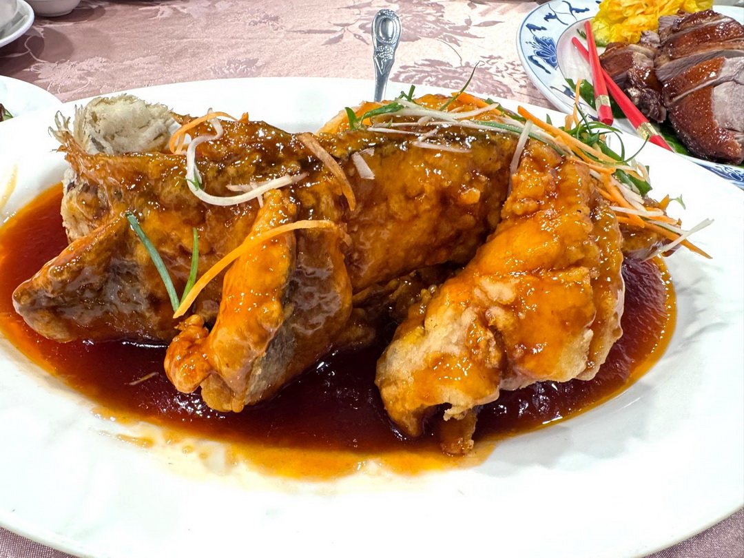 【小魏川菜餐館】台北道地川菜老字號推薦！家庭聚餐、公司聚會包廂餐廳首選，台北車站美食 @猴屁的異想世界