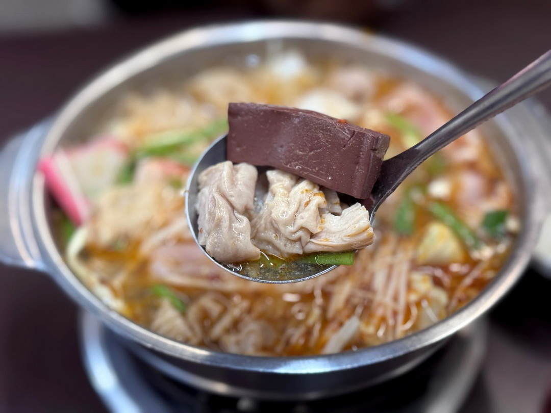 三媽臭臭鍋逢甲店|台中最好吃的三媽分店,平價個人鍋附飲料冰淇淋吃到飽!大腸臭臭鍋必點 @猴屁的異想世界 三媽臭臭鍋逢甲店|台中最好吃的三媽分店,平價個人鍋附飲料冰淇淋吃到飽!大腸臭臭鍋必點 @猴屁的異想世界