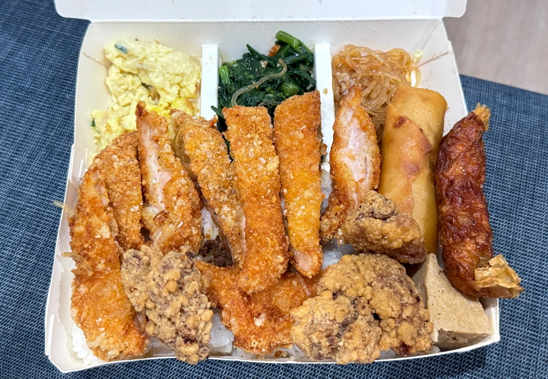 【巧嶼草袋飯】台中超人氣便當,無骨鹹酥雞飯滿到看不到飯只要90元,超高CP值! @猴屁的異想世界 【巧嶼草袋飯】台中超人氣便當,無骨鹹酥雞飯滿到看不到飯只要90元,超高CP值! @猴屁的異想世界