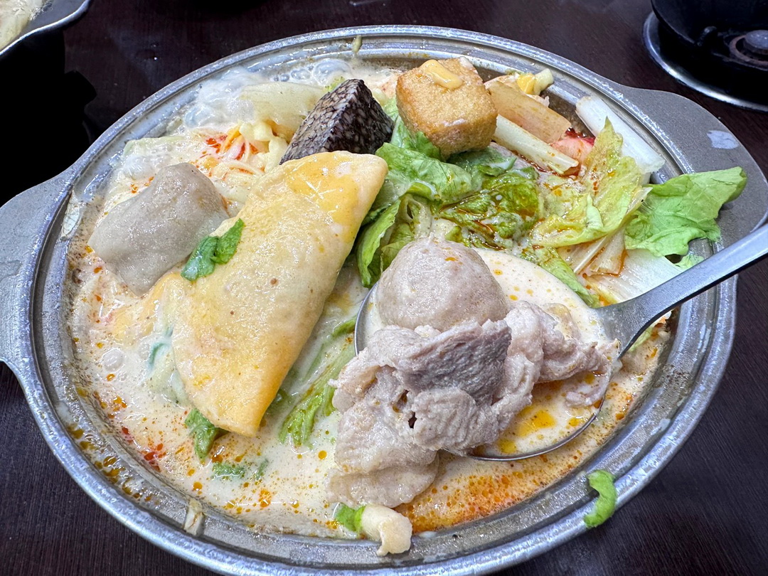 【八鮮鍋海臭臭鍋台中店】西屯平價火鍋推薦!白飯飲料冰淇淋吃到飽,麻辣牛奶鍋超香濃必點! @猴屁的異想世界 【八鮮鍋海臭臭鍋台中店】西屯平價火鍋推薦!白飯飲料冰淇淋吃到飽,麻辣牛奶鍋超香濃必點! @猴屁的異想世界