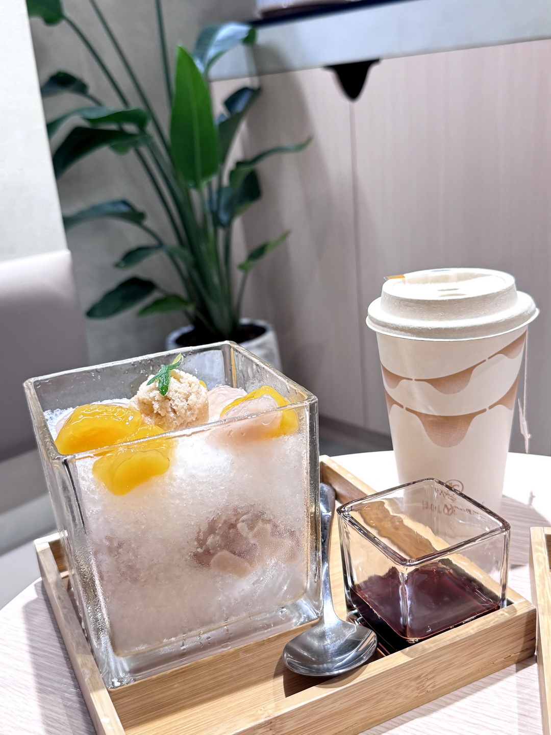 【涼糧甜品】台中南屯質感系冰店,必點炭焙烏龍雪花冰、冬季熱甜湯,外帶兩碗再送質感保冷袋! @猴屁的異想世界 【涼糧甜品】台中南屯質感系冰店,必點炭焙烏龍雪花冰、冬季熱甜湯,外帶兩碗再送質感保冷袋! @猴屁的異想世界