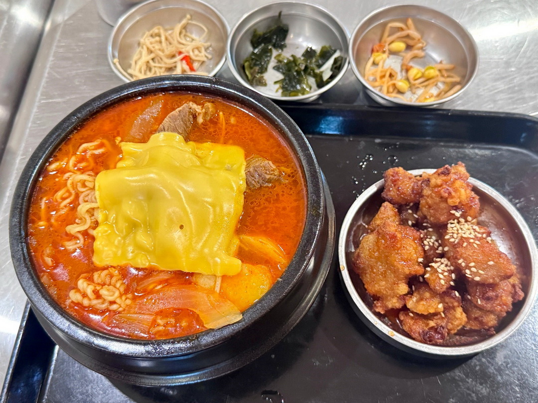 【韓國大排檔】信義區韓式料理推薦，雪濃辣泡菜牛肉湯飯熱呼呼超過癮，永吉路巷弄美食 @猴屁的異想世界