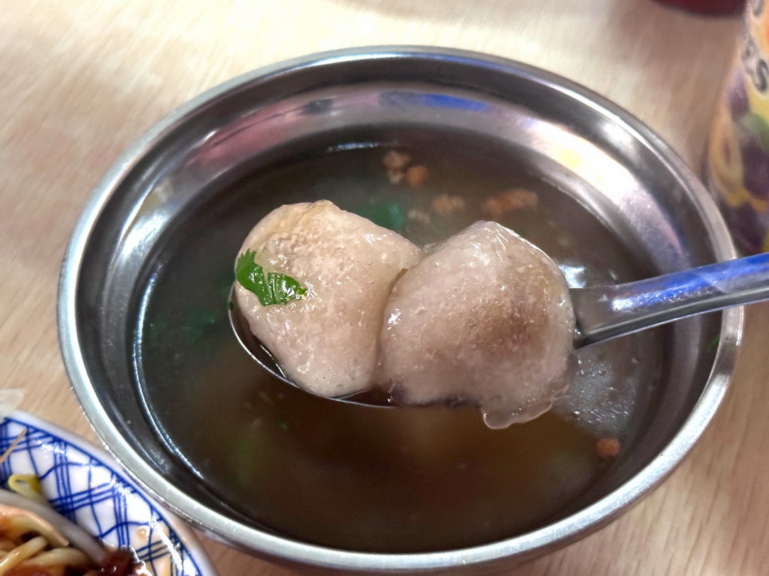 【阿坤麵】台中光復國小美食推薦,米其林連續六年入選!乾麵必點、豬血湯超大塊 @猴屁的異想世界 【阿坤麵】台中光復國小美食推薦,米其林連續六年入選!乾麵必點、豬血湯超大塊 @猴屁的異想世界