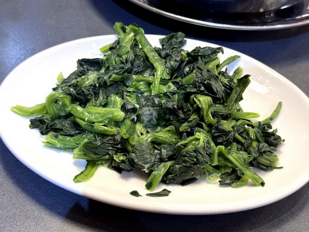 花月嵐拉麵台中文心家樂福店｜最強大蒜拳骨蒜味拉麵推薦，免費生蒜加爆超過癮！ @猴屁的異想世界