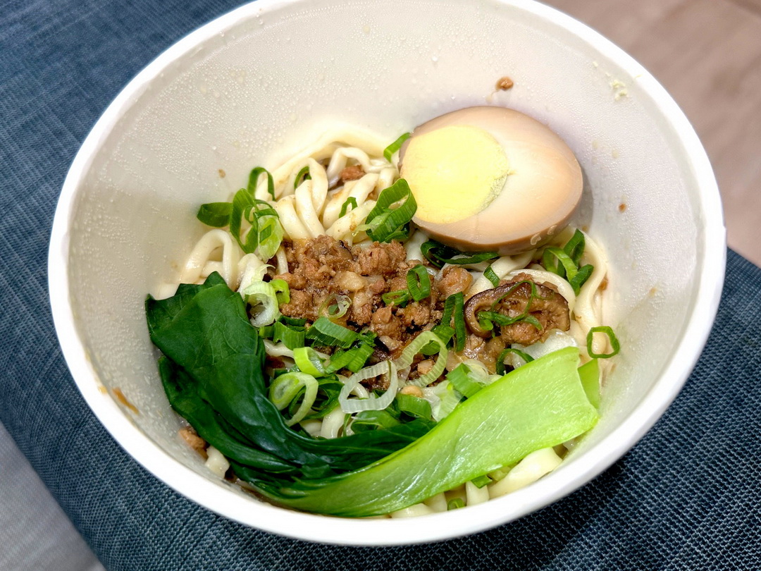 【小眷村牛肉麵重慶店】台中西屯牛肉麵推薦，半筋半肉牛肉麵必點，眷村風格復古好拍 @猴屁的異想世界