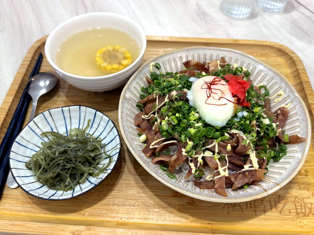 【私嚐の吃飯北大店】三峽美食超萌柴柴店狗陪吃飯！必點視覺系雲朵烏龍麵，寵物與親子友善餐廳 @猴屁的異想世界