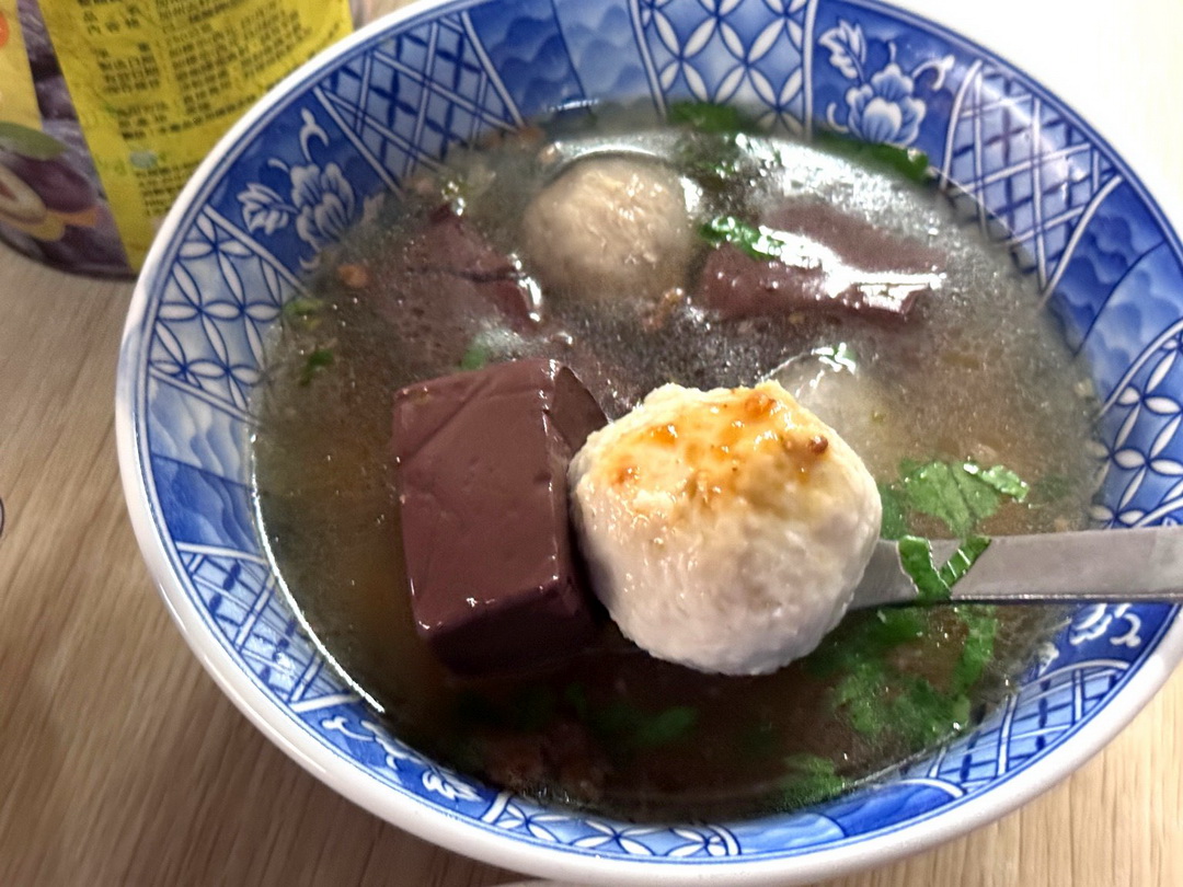 【阿坤麵】台中光復國小美食推薦,米其林連續六年入選!乾麵必點、豬血湯超大塊 @猴屁的異想世界 【阿坤麵】台中光復國小美食推薦,米其林連續六年入選!乾麵必點、豬血湯超大塊 @猴屁的異想世界