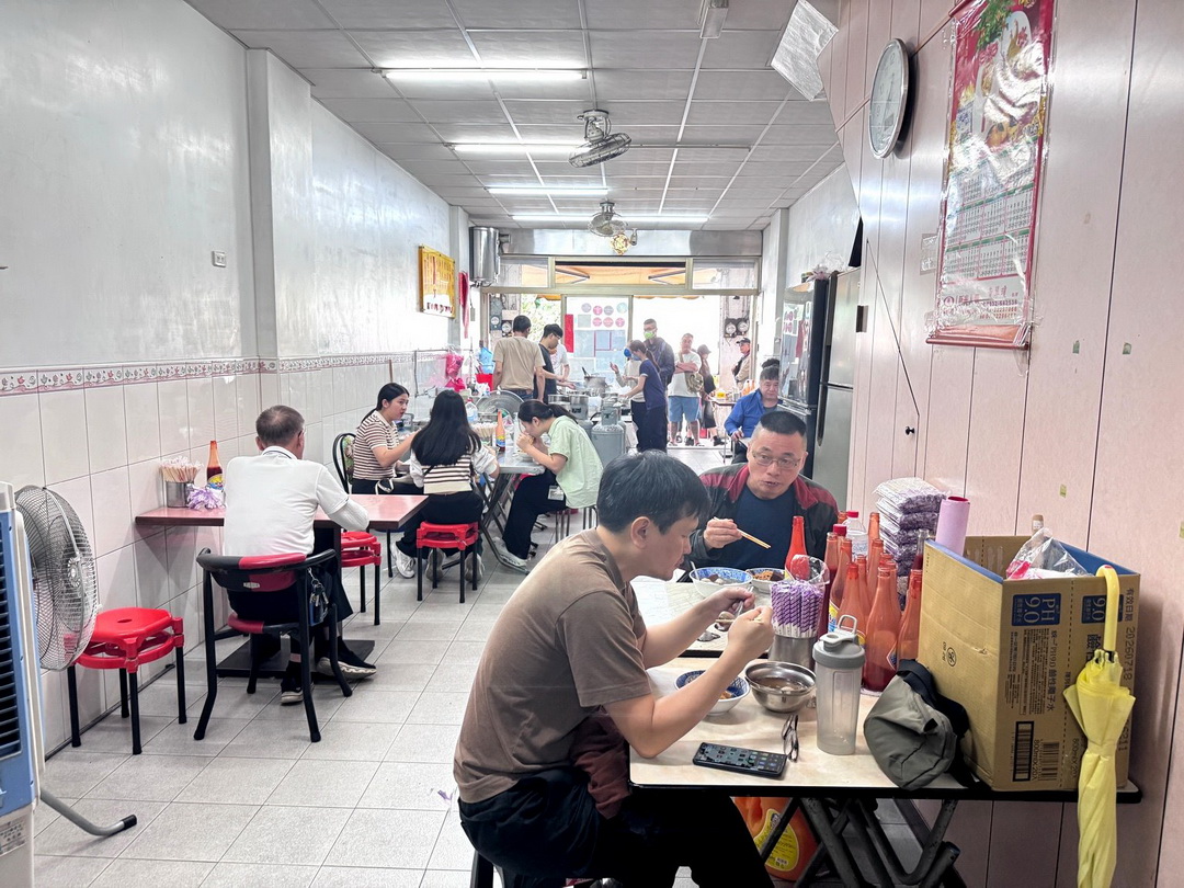 【阿坤麵】台中光復國小美食推薦,米其林連續六年入選!乾麵必點、豬血湯超大塊 @猴屁的異想世界 【阿坤麵】台中光復國小美食推薦,米其林連續六年入選!乾麵必點、豬血湯超大塊 @猴屁的異想世界