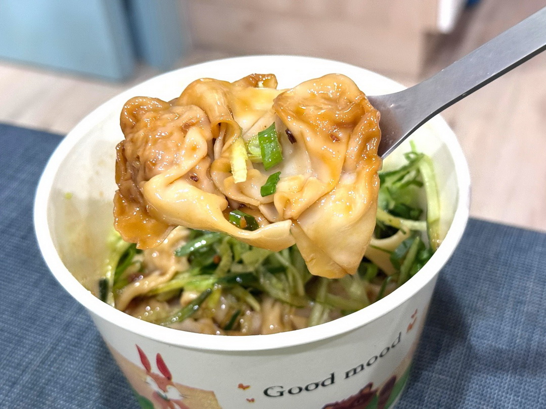 【小眷村牛肉麵重慶店】台中西屯牛肉麵推薦，半筋半肉牛肉麵必點，眷村風格復古好拍 @猴屁的異想世界