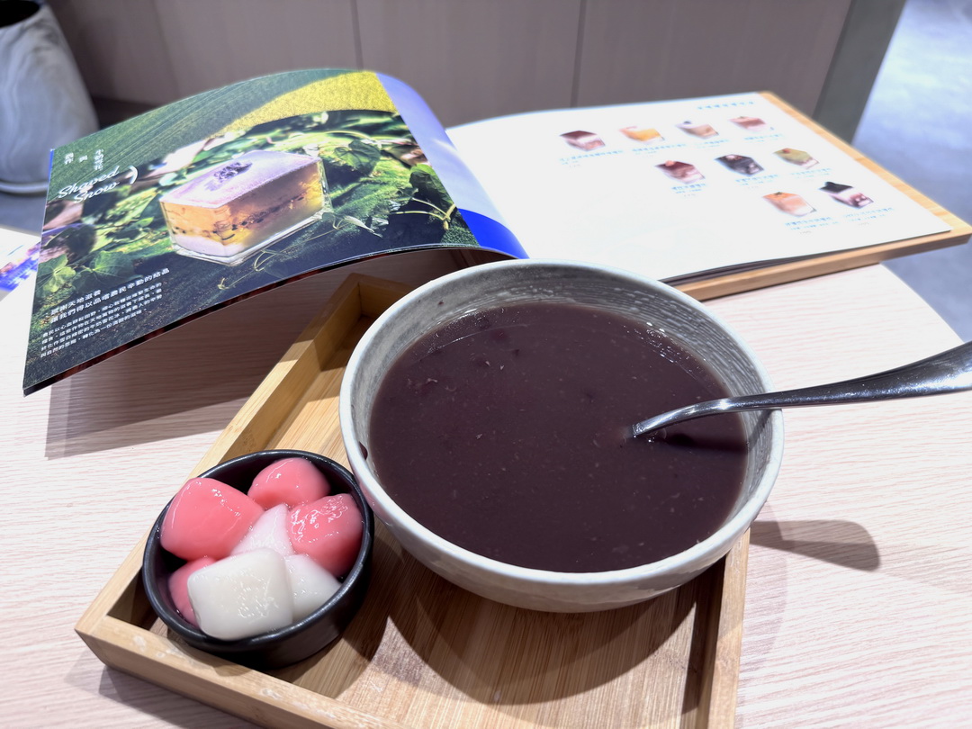 【涼糧甜品】台中南屯質感系冰店,必點炭焙烏龍雪花冰、冬季熱甜湯,外帶兩碗再送質感保冷袋! @猴屁的異想世界 【涼糧甜品】台中南屯質感系冰店,必點炭焙烏龍雪花冰、冬季熱甜湯,外帶兩碗再送質感保冷袋! @猴屁的異想世界