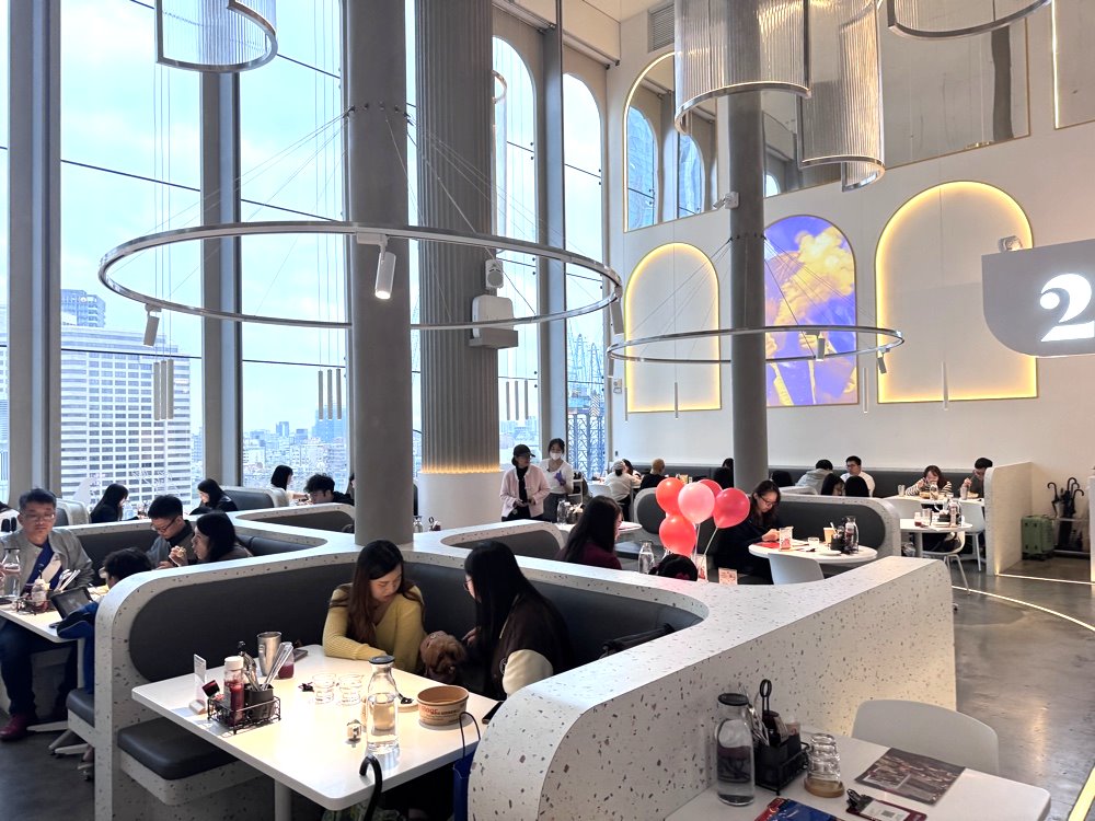 【貳樓微風南山店】台北信義區早午餐推薦，最美空間＋飲料續杯，義大利麵也好吃 @猴屁的異想世界
