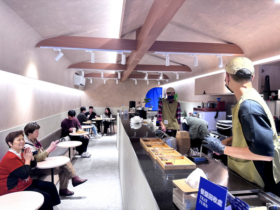 【涼糧甜品】台中南屯質感系冰店,必點炭焙烏龍雪花冰、冬季熱甜湯,外帶兩碗再送質感保冷袋! @猴屁的異想世界 【涼糧甜品】台中南屯質感系冰店,必點炭焙烏龍雪花冰、冬季熱甜湯,外帶兩碗再送質感保冷袋! @猴屁的異想世界