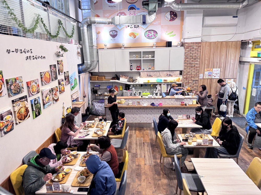 【私嚐の吃飯北大店】三峽美食超萌柴柴店狗陪吃飯！必點視覺系雲朵烏龍麵，寵物與親子友善餐廳 @猴屁的異想世界