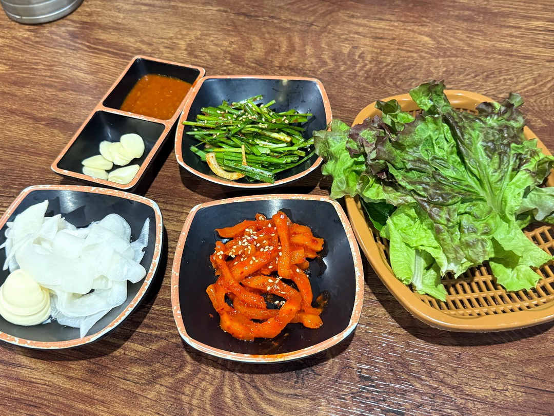 Gwonsig Jogbal권식족발|首爾聖水洞排隊豬腳名店!半半豬腳一次吃到原味+辣味,韓國節目也推薦! @猴屁的異想世界 Gwonsig Jogbal권식족발|首爾聖水洞排隊豬腳名店!半半豬腳一次吃到原味+辣味,韓國節目也推薦! @猴屁的異想世界