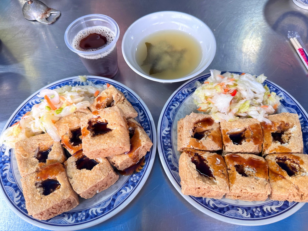 花蓮水尾臭豆腐台中自由店|台中超人氣臭豆腐!外酥內嫩、免費湯跟紅茶喝到滿意,假日一定排隊! @猴屁的異想世界 花蓮水尾臭豆腐台中自由店|台中超人氣臭豆腐!外酥內嫩、免費湯跟紅茶喝到滿意,假日一定排隊! @猴屁的異想世界